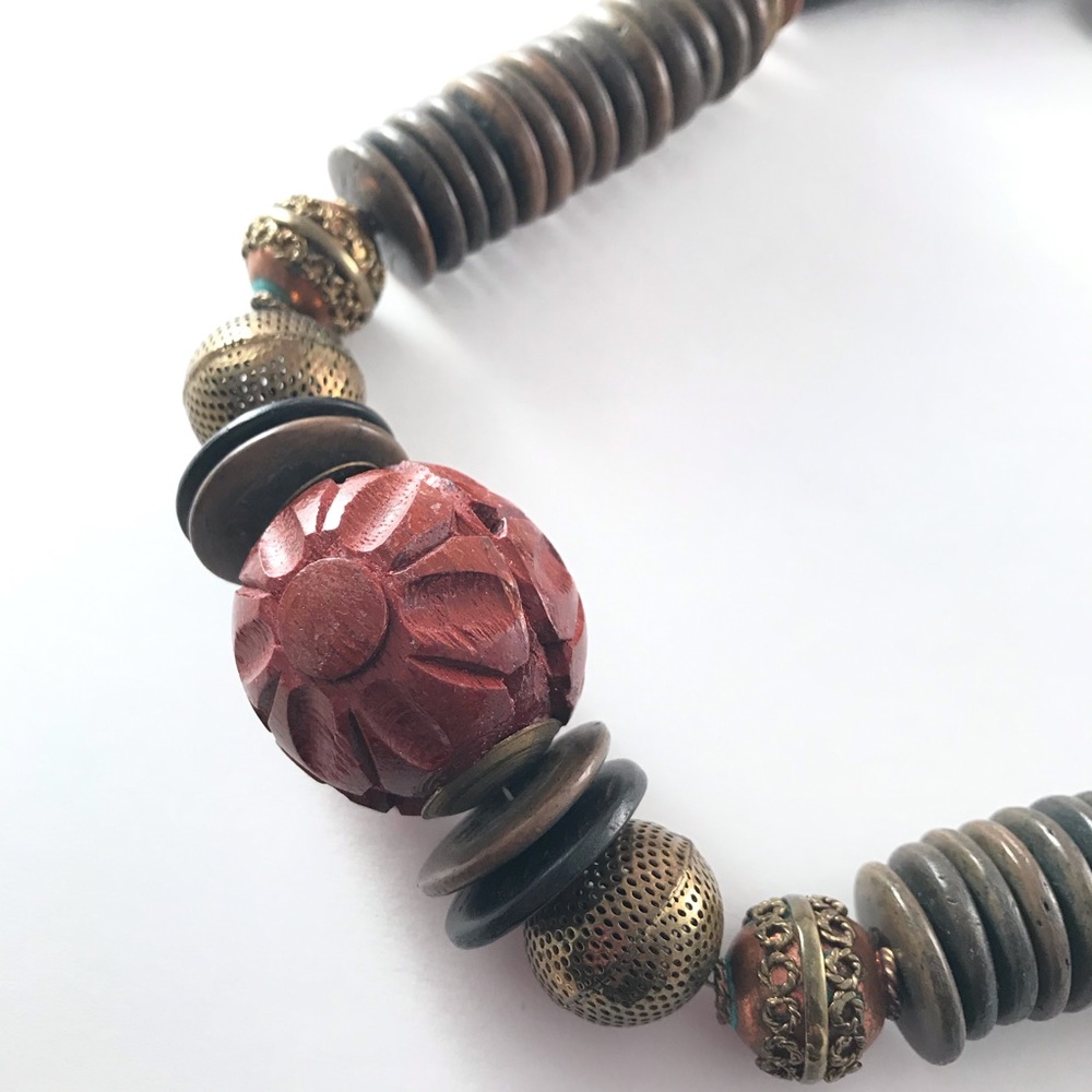 STATEMENT NECKLACE Retro Chunky Brass Carved Wood - Picture 3 of 6